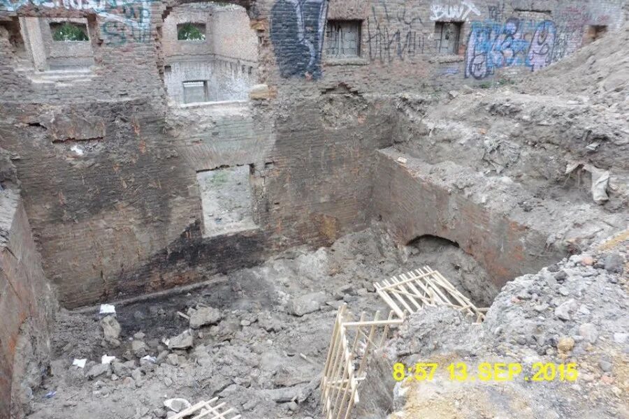 потоп 19 века закопанные этажи. политех москва раскопки. засыпанные первые этажи зданий в москве. музей врубеля омск раскопки. закопанный политехнический музей в москве.