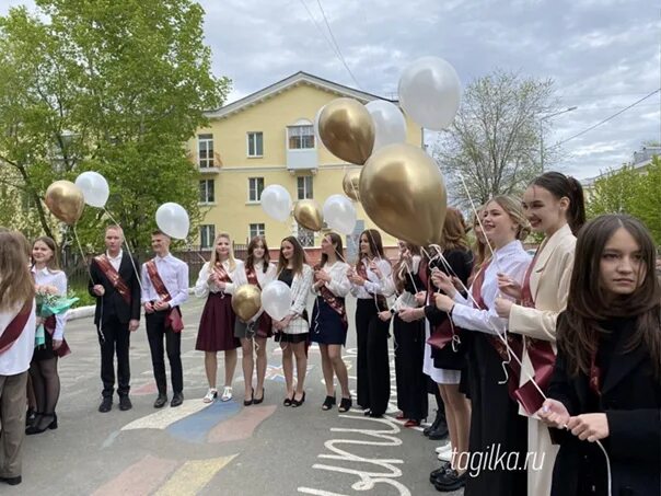 Школа 10 Нижний Тагил. Школа 11 Нижний Тагил. Последний звонок фото. Последний звонок в Нижний Тагил. Сайт школы 24 нижний тагил