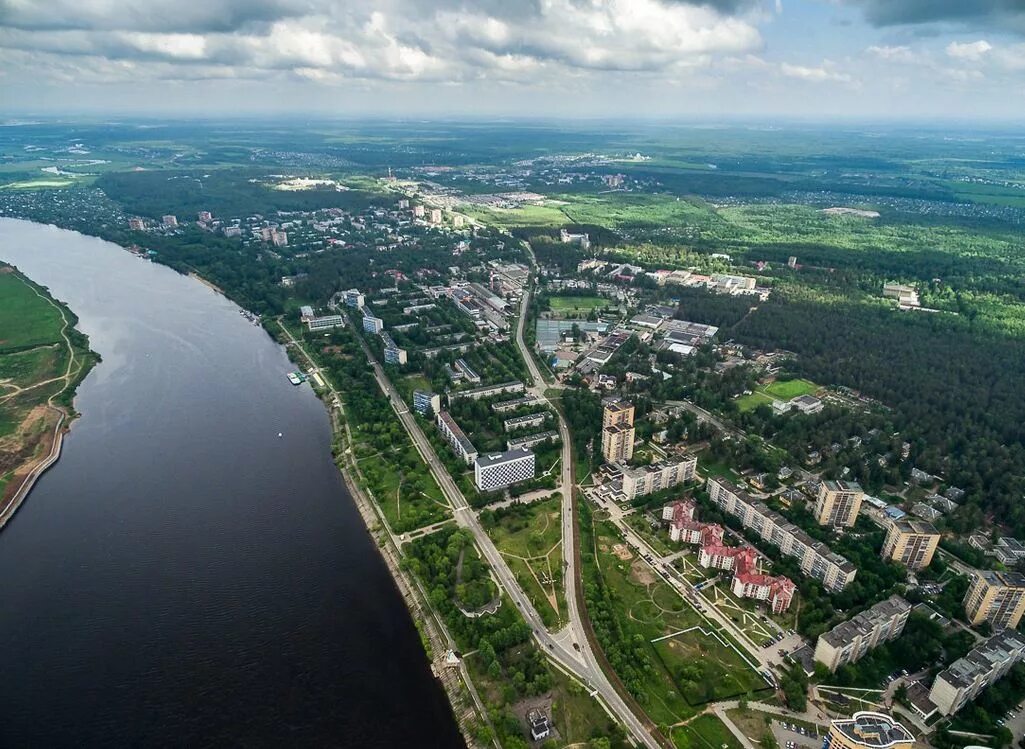 Набережная менделеева в дубне. Дубна московская область волга. Город дубна наукоград. Река города дубна. Дубна (московская область) 2020.