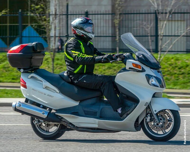 Burgman 650 2015. Suzuki burgman 650. Скутер сузуки бургман 650. Макси скутер suzuki 650. Макси скутер бургман 650.