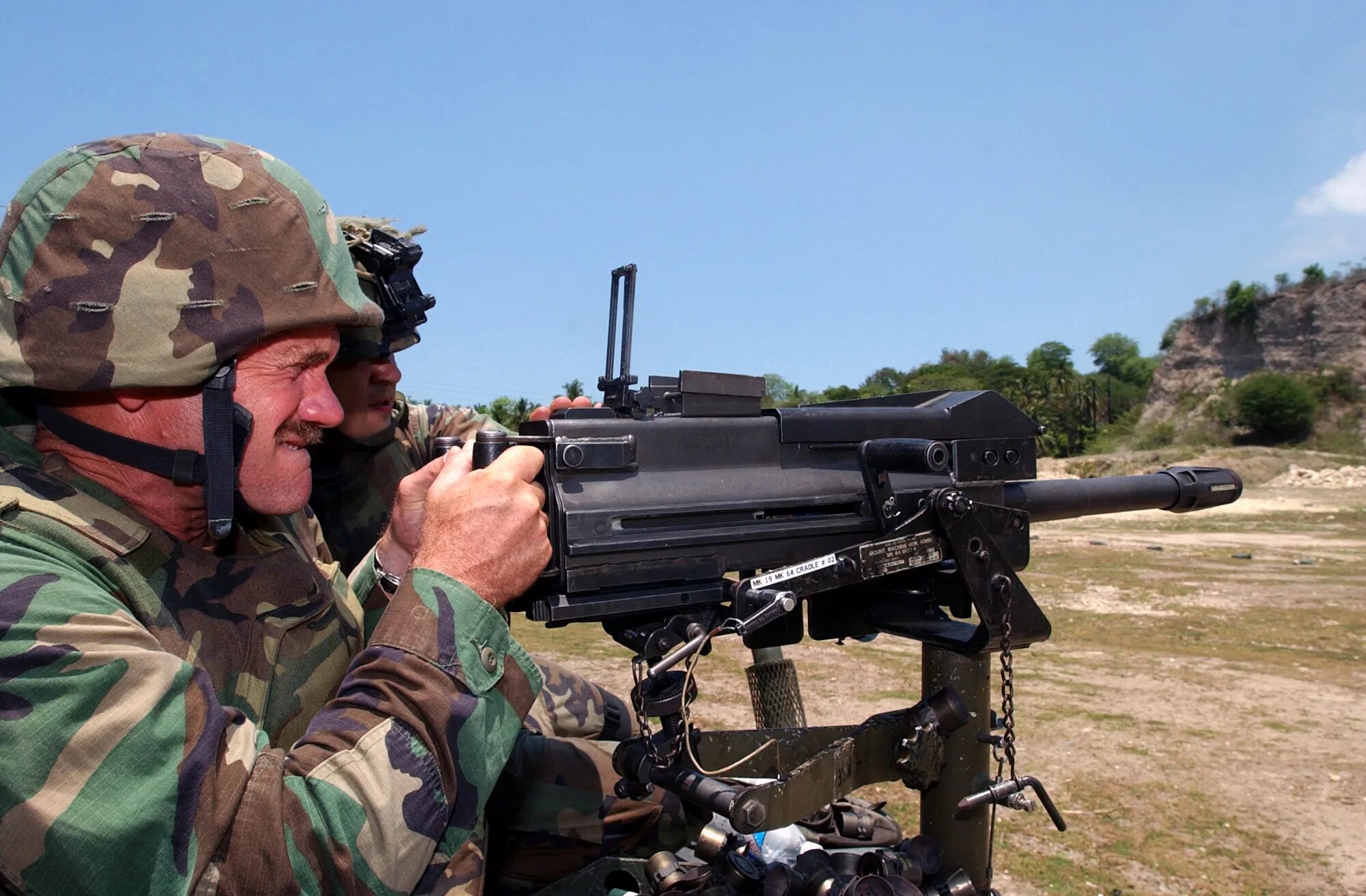 Гранатомет сша 6 букв. Автоматический гранатомет mk 19. mk 19 grenade launcher. автоматический гранатомет барышева. аргб гранатомет.