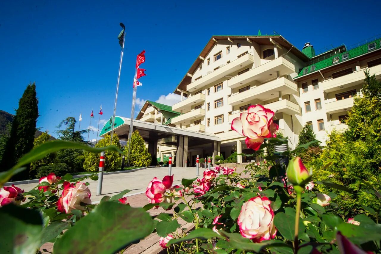 Санаторий поляна сочи. Сочи красная Поляна Гранд отель Поляна. «Grand Hotel Polyana» / «Гранд отель Поляна» гостиница. Гранд отель Поляна 5 Сочи. Гранд отель Поляна 5* Сочи (красная Поляна).