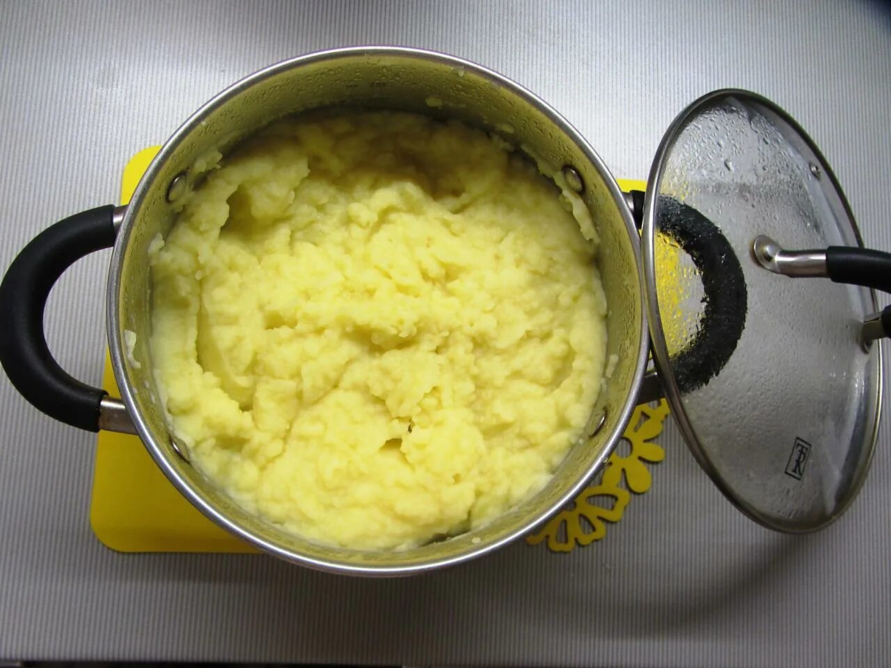 Пита на сковороде. Картофельное пюре с мукой на сковороде. Картофельное пюре с мукой на сковороде. Картофельные лепешки. Лепешки из картофельного пюре с сыром.