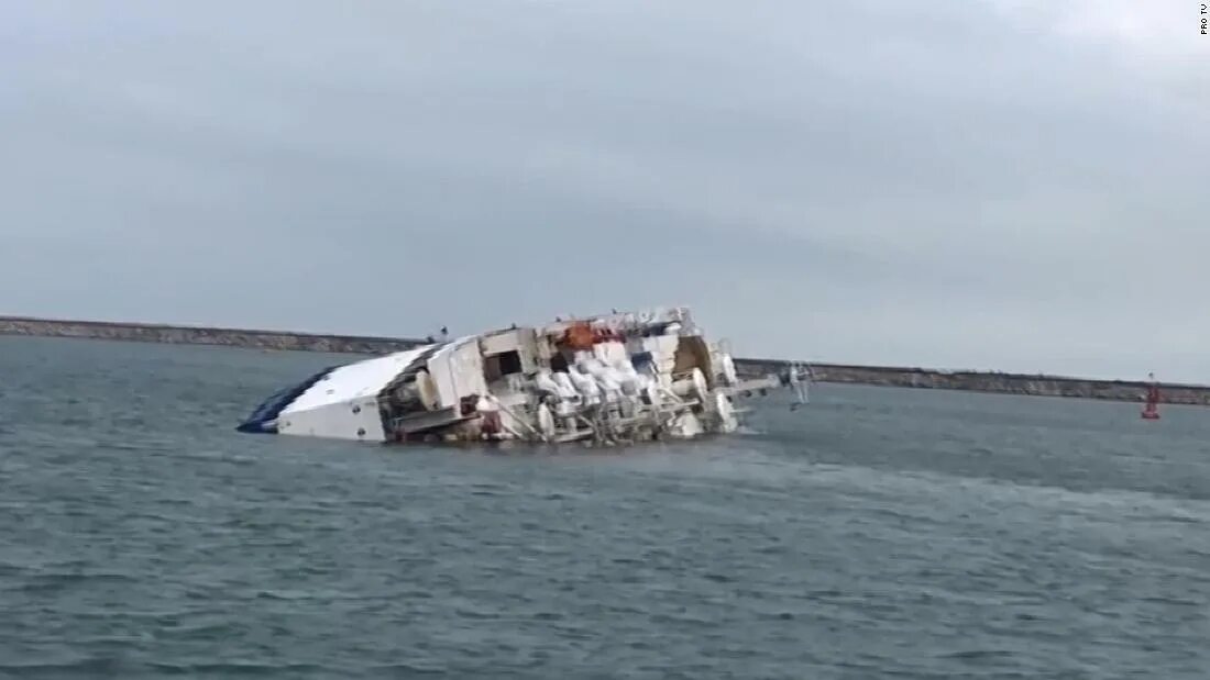 Почти утонул. В Красном море затонуло судно с 1000 овцами. Судно затонуло с баранами. Затонувшие суда. Корабль с беженцами затонул.