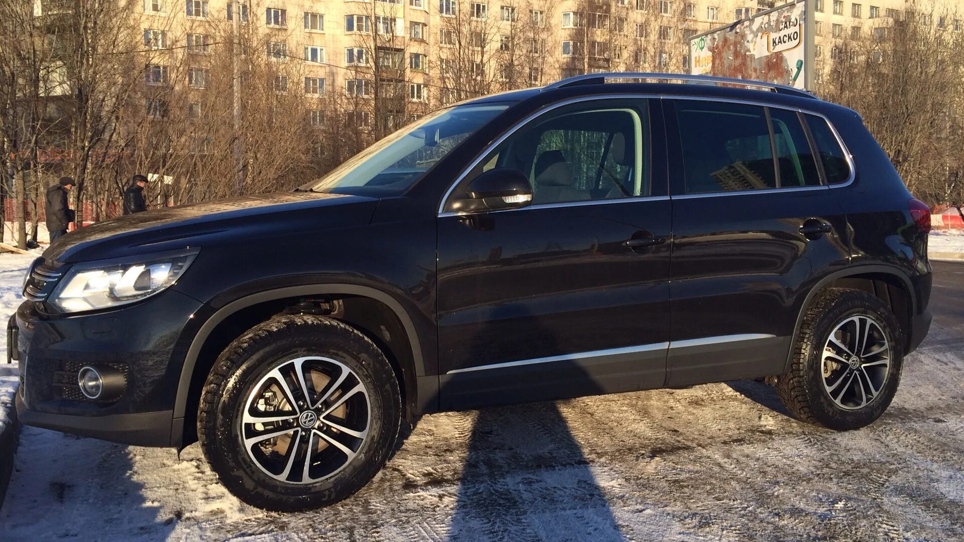 Фольксваген тигуан 2018 черный. Тигуан 1 диски r18. Tiguan 1 r18. Тигуан черные диски. Черный фольксваген тигуан 1 r18.