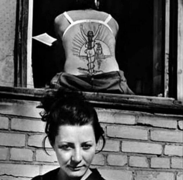 татуировки женщин на зоне. тату у женщин в тюрьме. татуированные женщины на зоне. криминальные женские тату. бетти бродбент татуированная венера.