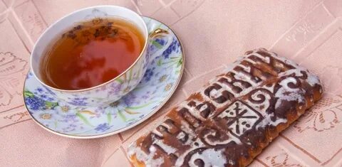 Чай с бутербродом и пряники до чаю