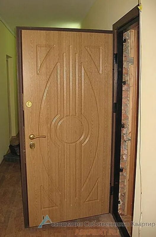 2 входные двери в квартиру. Дверь в квартиру. Входная дверь. Двери входные металлические для квартиры. Вторая деревянная входная дверь.