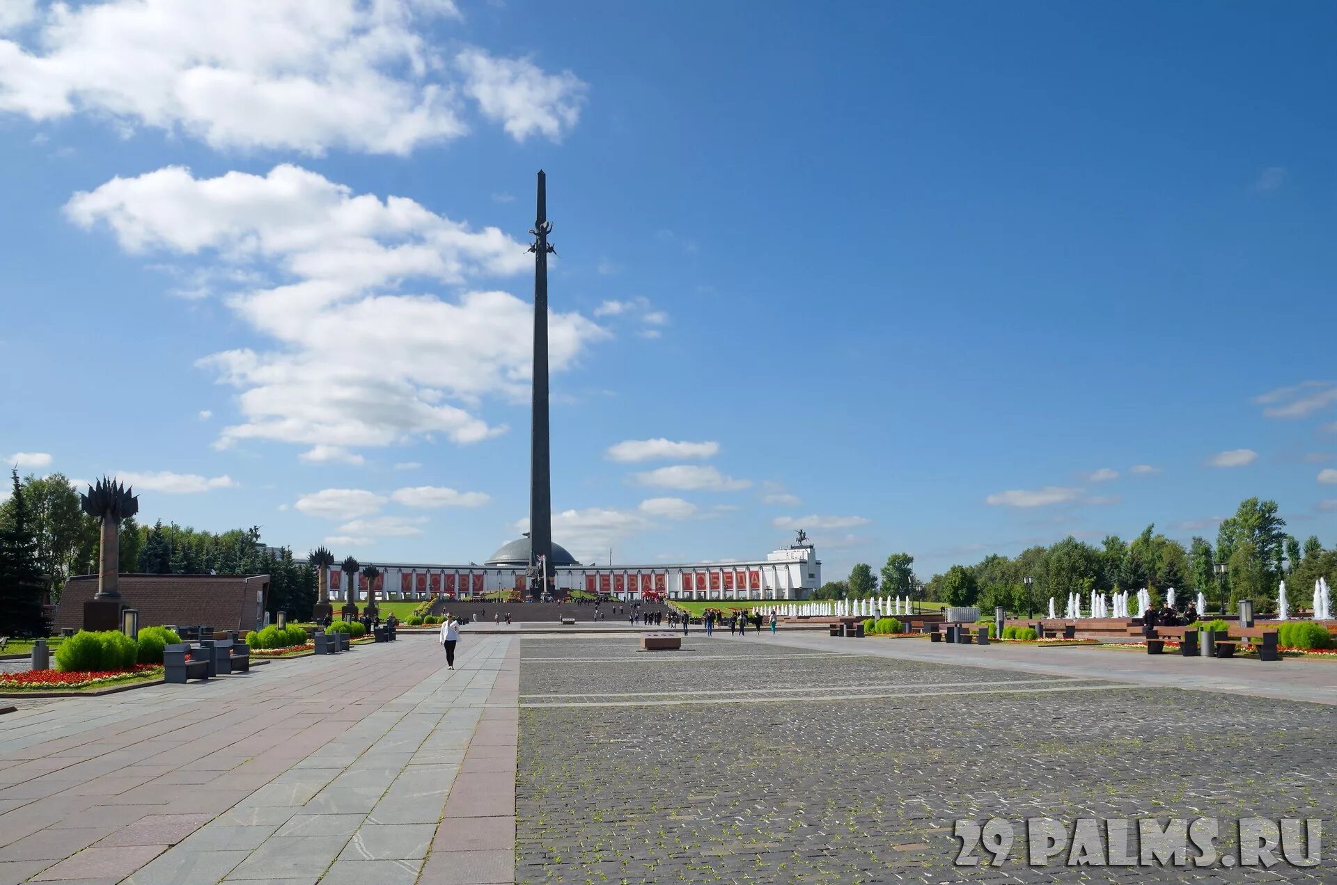 Поклонная гора москва входная площадь фото. Монумент Победы Москва Поклонная гора. Обелиск Победы Москва парк Победы. Парк Победы на Поклонной горе памятники. Обелиск в парке Победы на Поклонной горе.