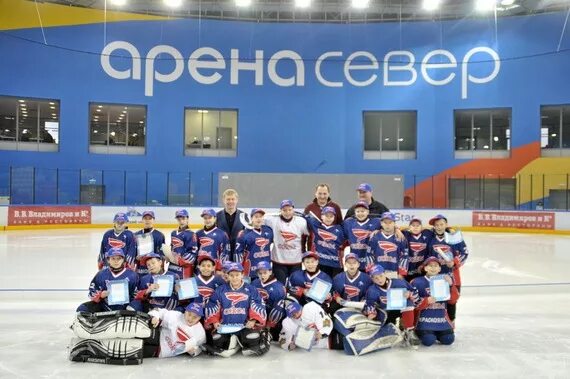 ДЮСШ по хоккею Сокол Красноярск. Хоккей с шайбой Сокол Красноярск. Хоккеисты Сокол Красноярска. Директор ДЮСШ Сокол Красноярск. Хоккей с шайбой сокол