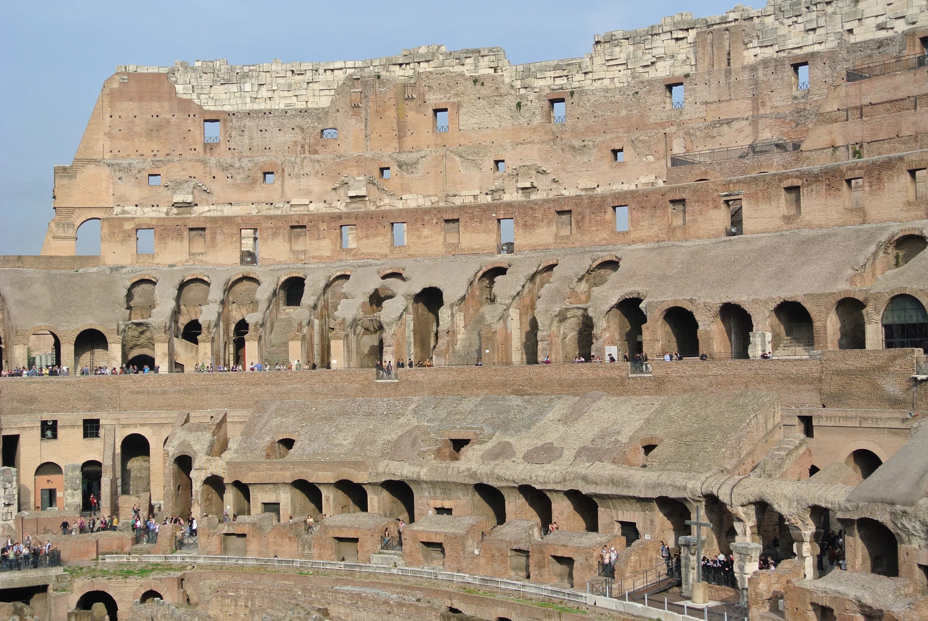 Рим Колизей внутри. Колизей место императора. Колизей в Риме фото внутри. Колизей внутри Арена.
