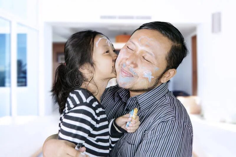 Сын копия отца азиаты. Папа азиат. Сын копия отца азиаты. Японец с сыном. Азиатский отец с младенцем.