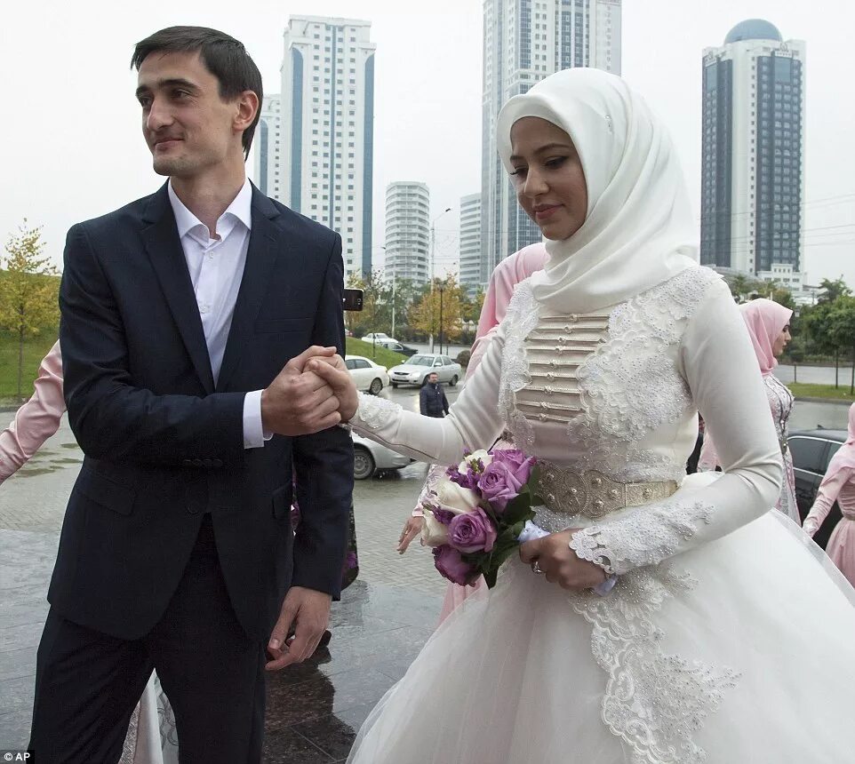 Чеченская свадьба 2021. Чеченский жених. Чеченская республика обычаи и традиции свадьба. Свадьба в чечне. Свадьба в чечне обычаи и традиции.