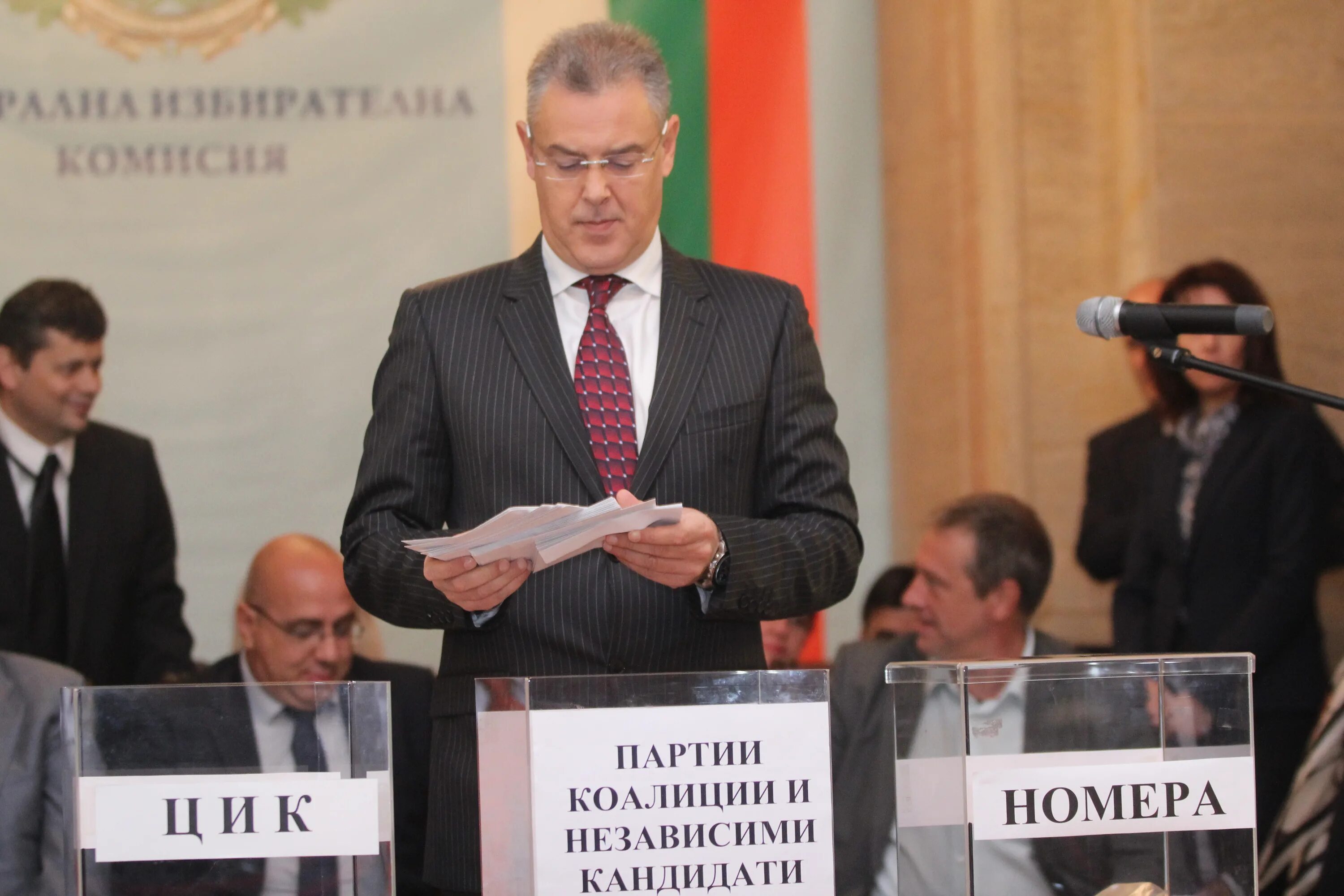 Второе коалиционное временное правительство состав. Второй состав временного правительства 1917. Партийная коалиция определение. Фракция это в политике. Виды общественных политических объединений.