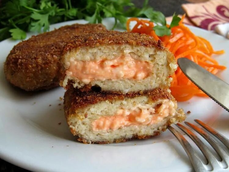 котлеты с начинкой. как приготовить котлеты с начинкой. как приготовить котлеты с начинкой. котлеты с начинкой внутри. биточки куриные с сыром.