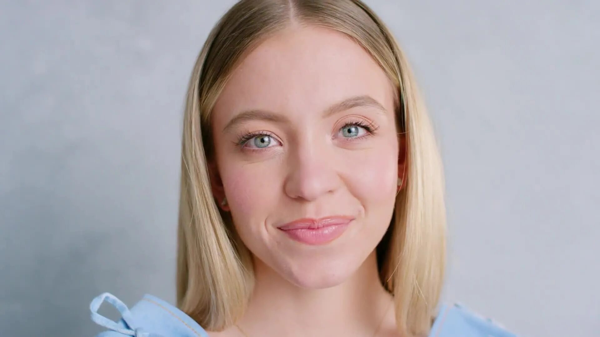Sydney sweeney ken. Сидни суини. Сидни суини мет гала. Сидни суини викинги айда. Сидни суини 2023.