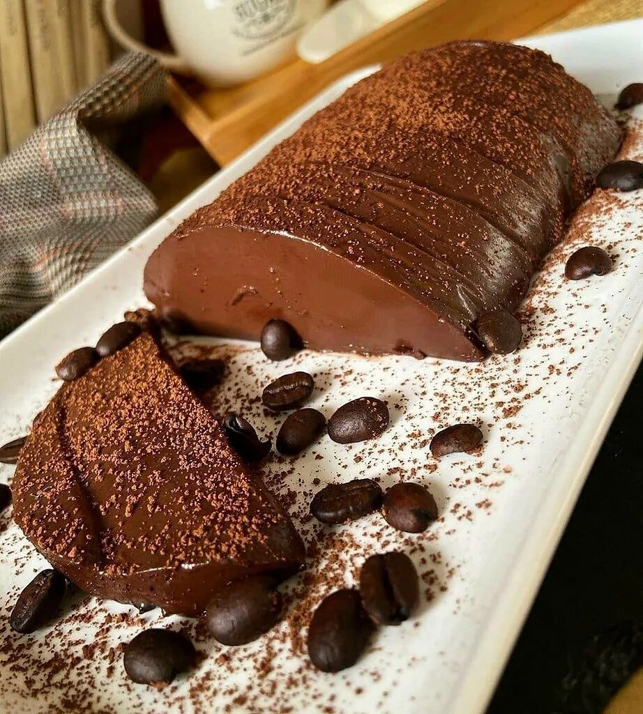 Шоколадный пудинг. Торт молочный шоколад. Десерт с шоколадом. Торт пудинг шоколадный.