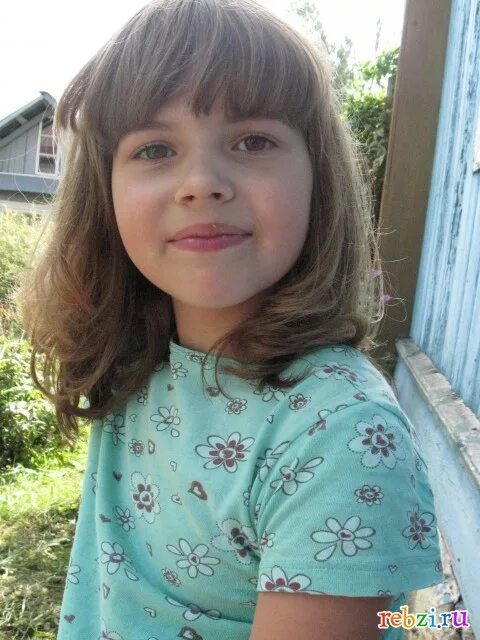 юная сестра дома