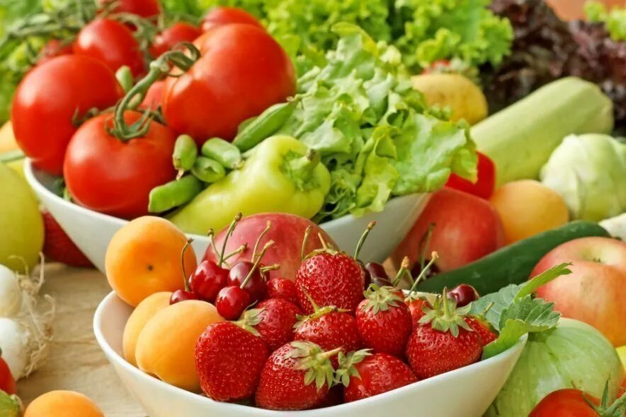 Какие ягоды фрукты в июне. Овощи и фрукты. Летние овощи. Свежие овощи и фрукты. Овощи и ягоды.