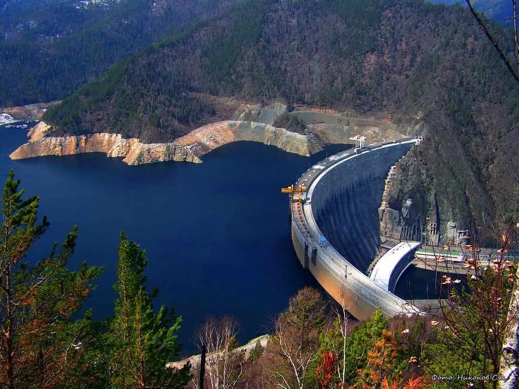 Саяно-Шушенская ГЭС Хакасия. Саяно-Шушенская водохранилище. Хакасия ГЭС Шушенская гидроэлектростанция. Саяно-Шушенская ГЭС водохранилище.