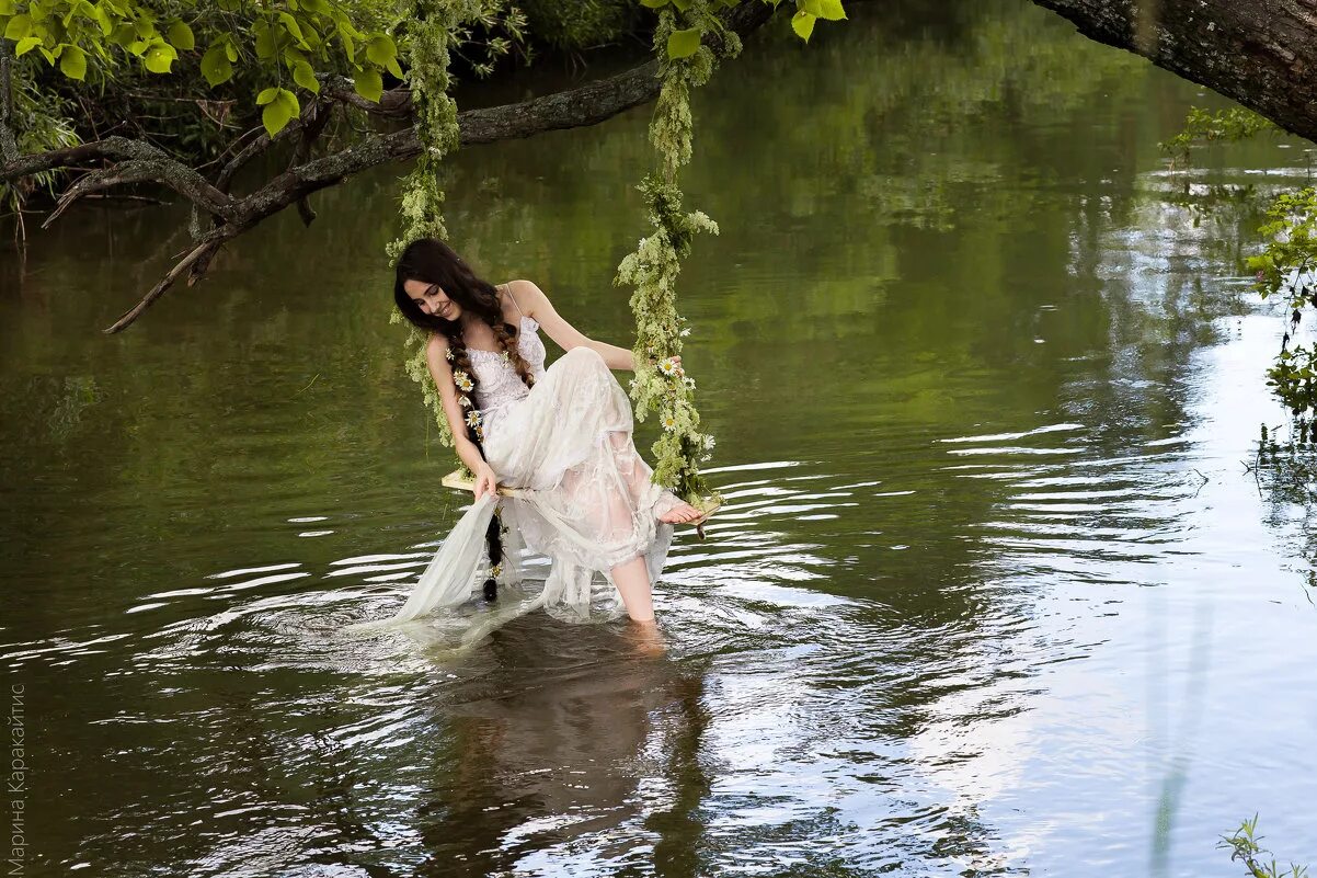 Нимфа рек и озер 5 букв. Нимфа рек и озер 5 букв. Речная нимфа. Русалка в кувшинках. Нимфы древней греции.