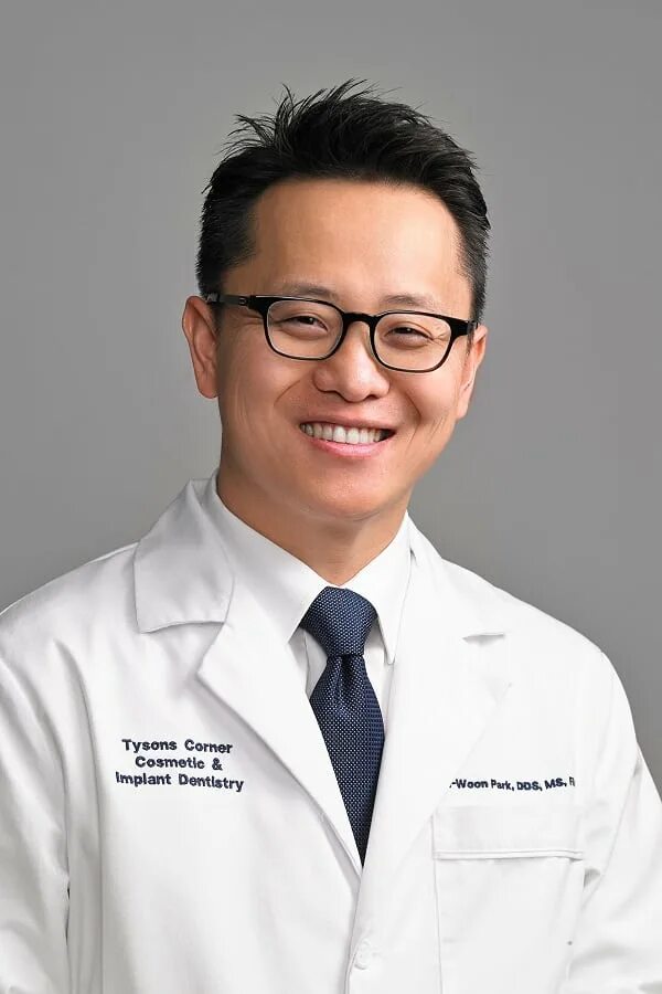 Доктор зи. Доктор zee. Доктор зи. Узбек врач москва. Доктор зи химик фото.