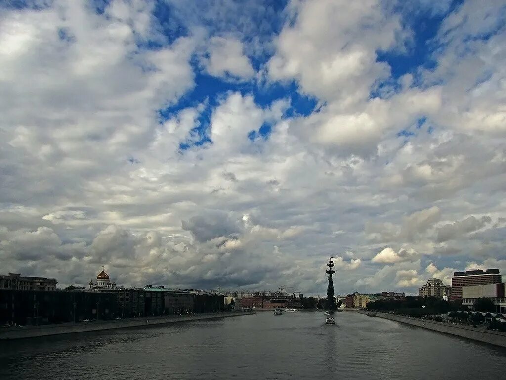 Облака над Москвой. Небо над Москвой. Тучи над Москвой. Пасмурная Москва.