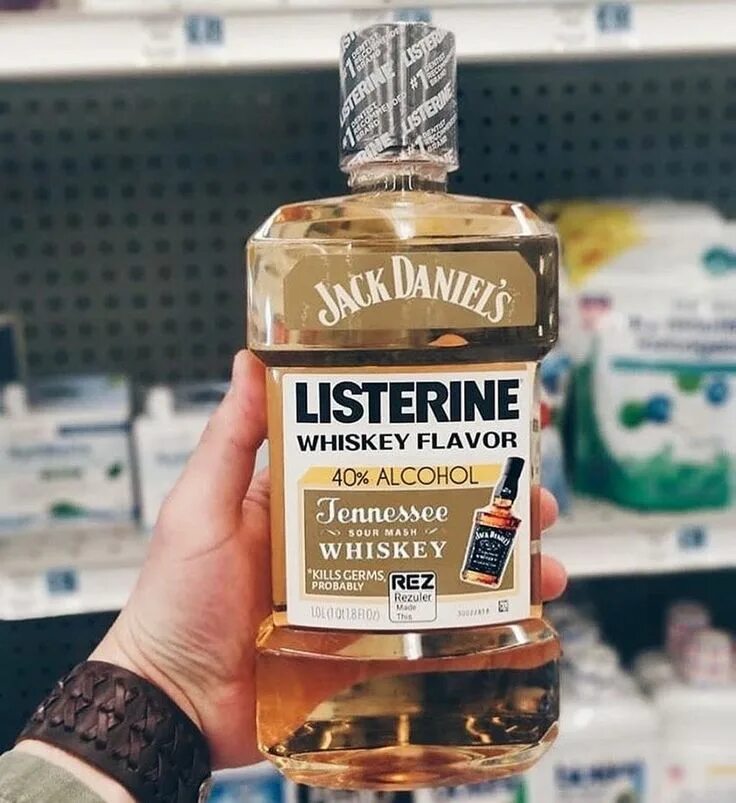 Ополаскиватель Listerine Jack Daniels. Листерин Джек Дэниэлс. Ополаскиватель для рта со вкусом виски. Листерин алкоголь. В нашем номере пахнет алкоголем