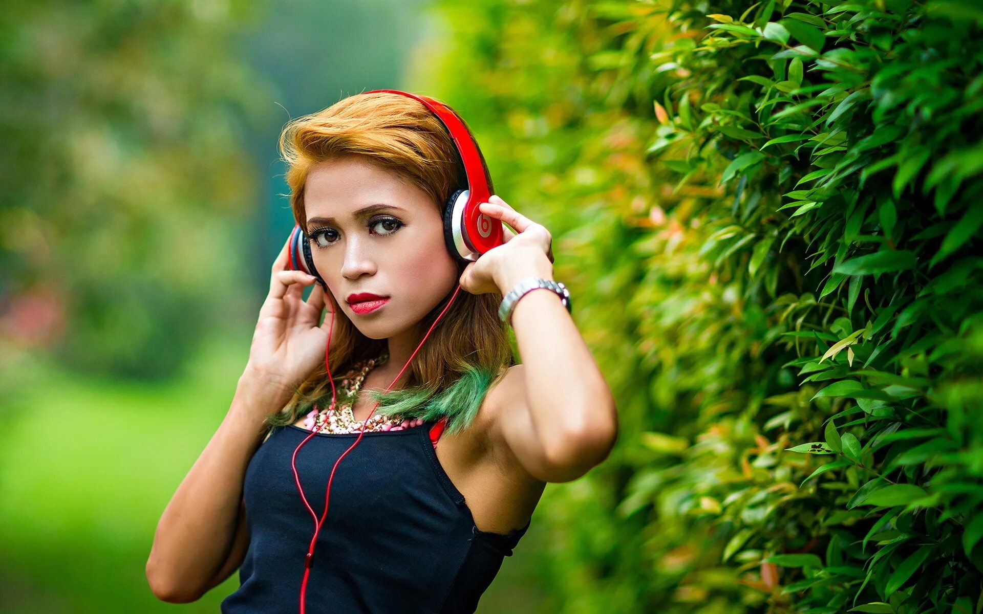 Корейские девочки. Джессика рейносо. Девушка в наушниках. Девушки со скрипкой. Beautiful girls music.