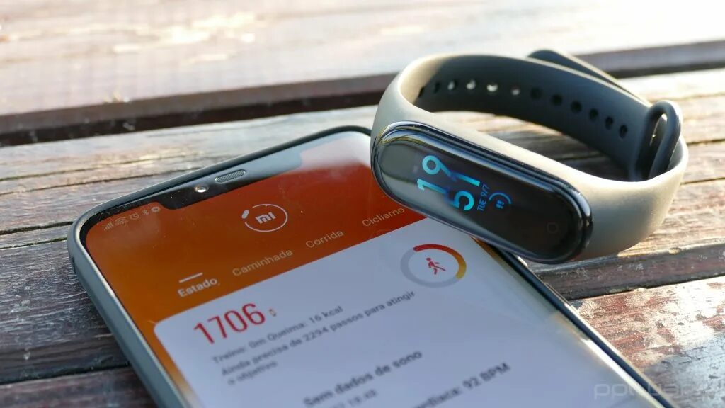 Mi band 4 айфон. Xiaomi mi Smart Band 8 для айфона 10. Xiaomi mi Band 8 упаковка. Mi Band 4. Xiaomi mi Band 7.