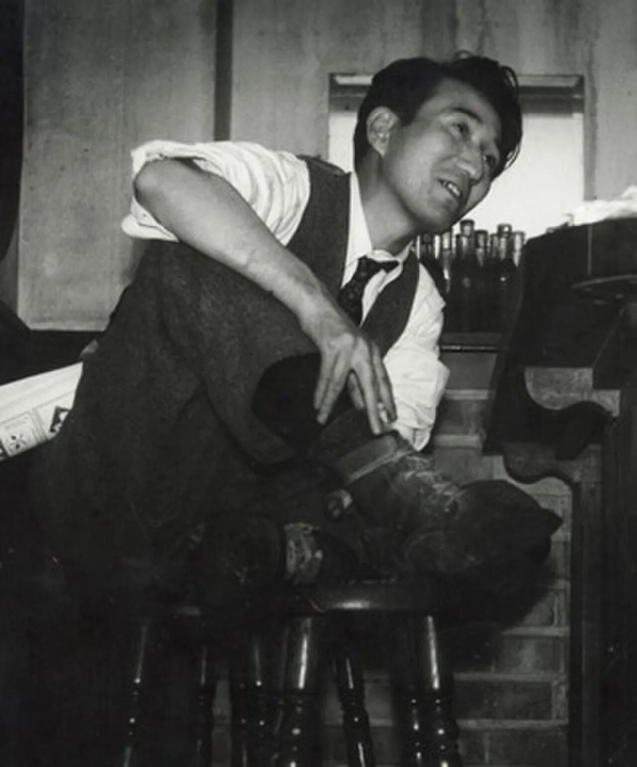 Дадзай Осаму писатель. Дадзай Осаму японский поэт. Дадзай Осаму и Сюдзи Цусима. Дадзай Осаму японский писатель фото.