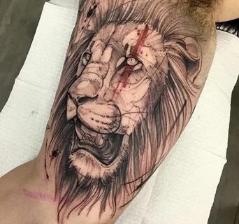 Лев с руками человека