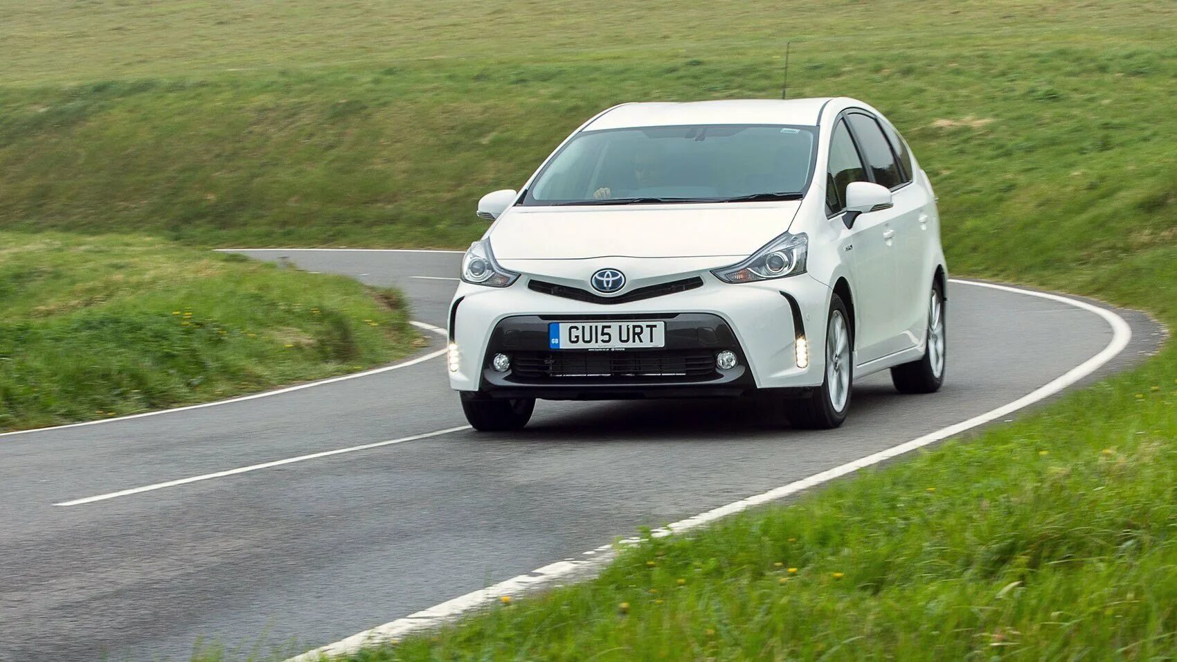 Toyota Prius 2015. Toyota Prius Plus 2016. Toyota Prius Alfa. Toyota гибрид Prius Alpha.