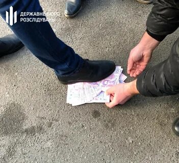 Полицейский требует деньги