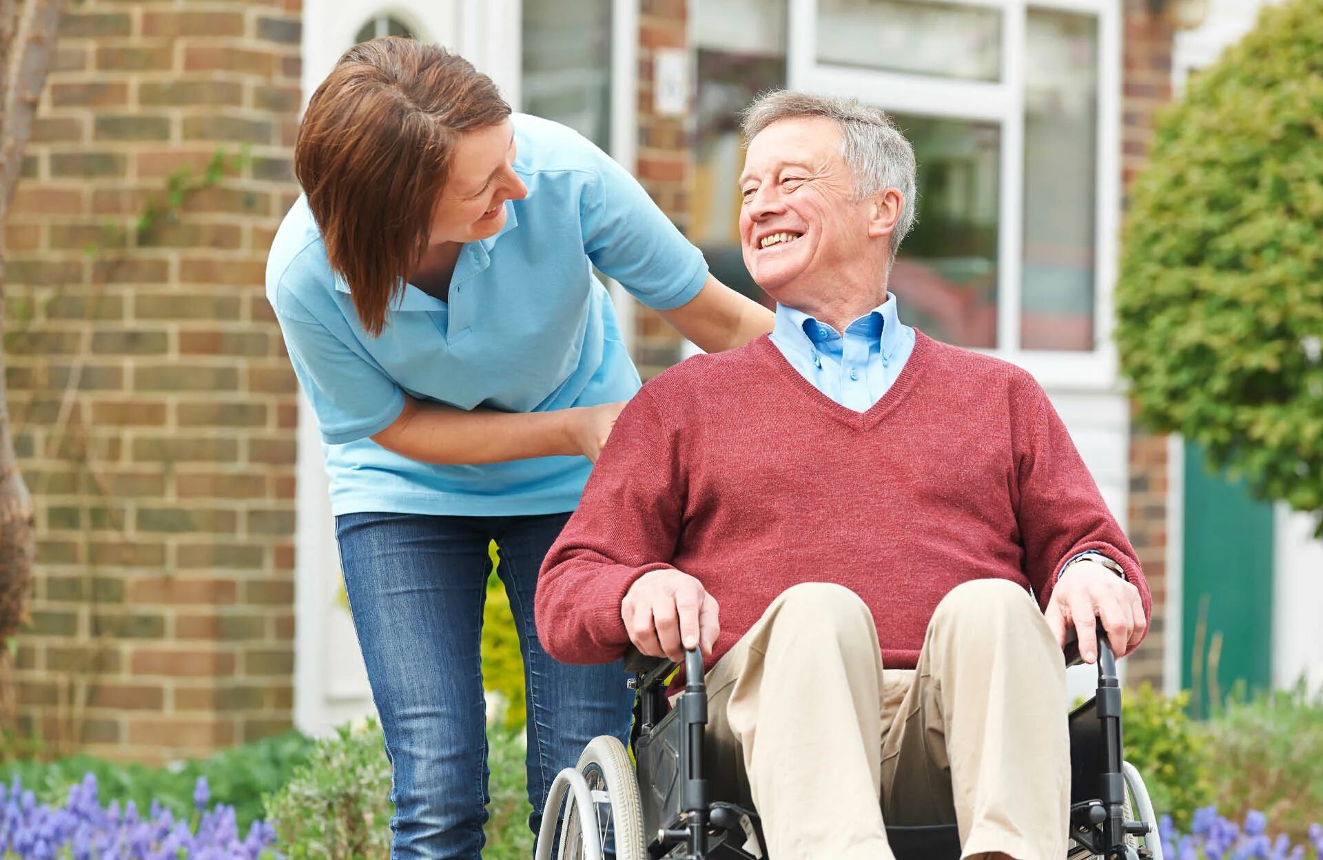 Пожилые и инвалиды. Пенсионер инвалид. Пожилые люди и инвалиды. Люди с ограниченными возможностями пожилые.
