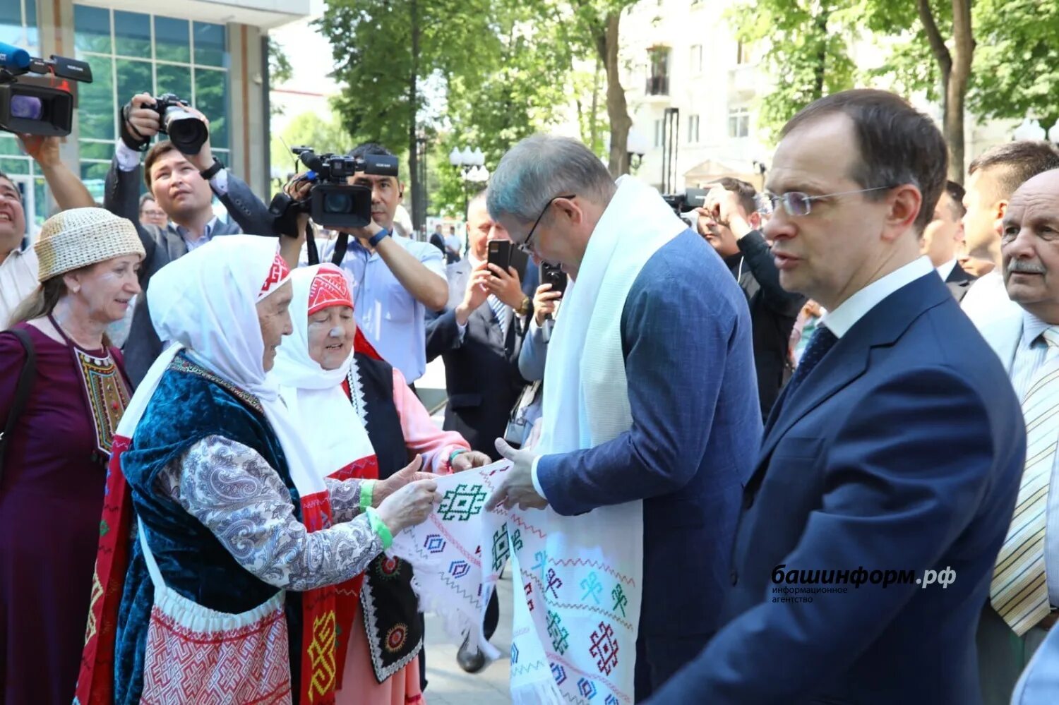 Программа китап байрам в уфе. Китап байрам уфа 2025. программа фестиваля китап байрам в уфе. книжная ярмарка на красной площади 2025. китап байрам 2025 уфа фото.