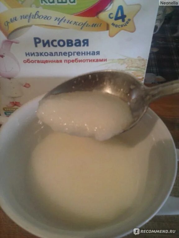 Кашу для прикорма перетереть в ситечке. Рисовая каша для первого прикорма. Прикорм каша по консистенции. Консистенция каши для первого прикорма в 6. Консистенция каши для первого прикорма.