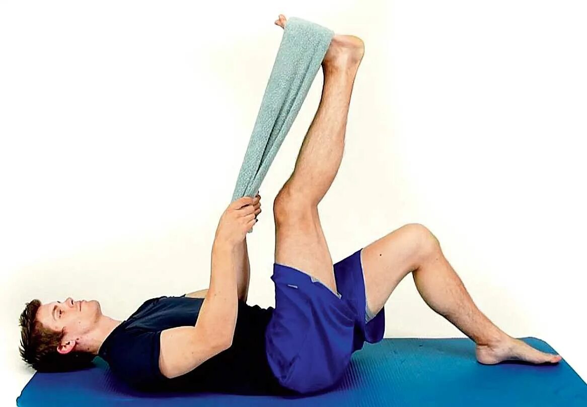 Лежать в вертикальном положении. Растяжка голеностопа. Растяжка для ног и спины. Упражнения для растягивания мышц ног.