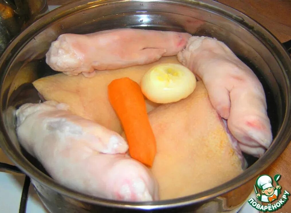 Холодец из голяшек свиных ножек. Холодец из свинины. Холодец из свиных ножек. Заливное украшение. Холодец из говяжьих ног.