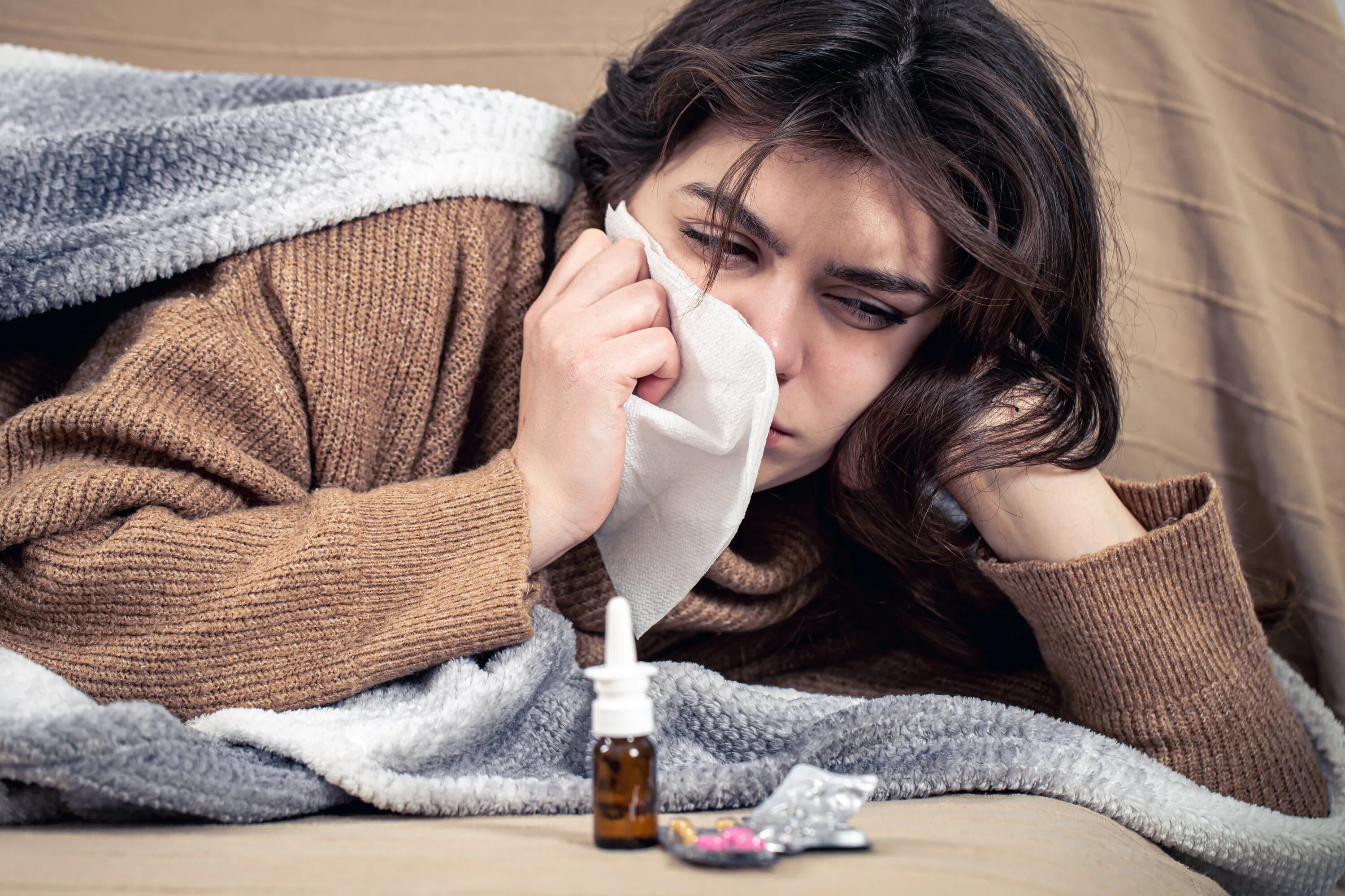 Заболеть холодным молоком. Простуда. Насморк. Простуда картинки. Фотография человека болеющего свиным гриппом.
