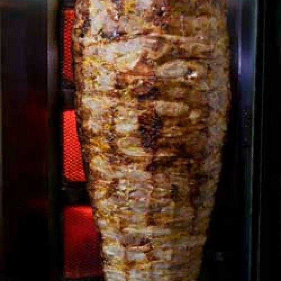 Чайхана шаурма. Мясо на вертеле для шаурмы. шаурма на вертеле. курица на вертеле для шаурмы. мясо для шаурмы в духовке.