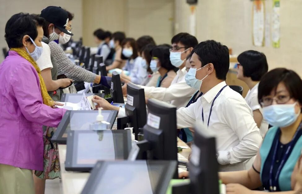 Work in korea. Work in korea. Китайцы в офисе. Миграция в южной корее. Work in korea.