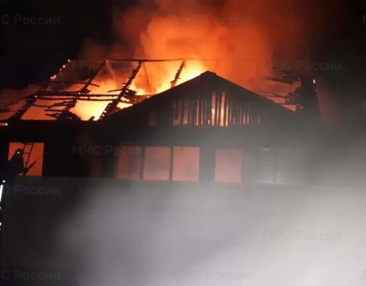 Пожар в володарском районе брянска. Пожар в большое полпино брянск. в брянске сгорел дом. пожар 12 октября.