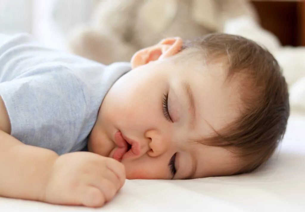 Крепкий малыш 2. Спящие дети с открытым ртом. Дети спят с открытыми ртами.