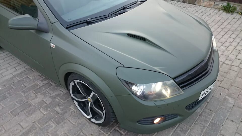 Хаки шины. Хаки Astra h. Opel Astra j Plasti Dip.