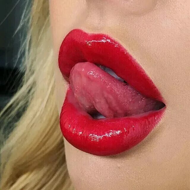 Большие накрашенные губы. Красивые губки девушек. женские губы. накрашенные губы. красивые женские губы.