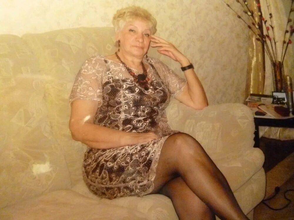 Старые женщины ищут мужчину. Русские дамы 60 лет. Пожилая женщина ищет парня. Пожилые женщины ищут. Пожилые женщины ищут молодых.