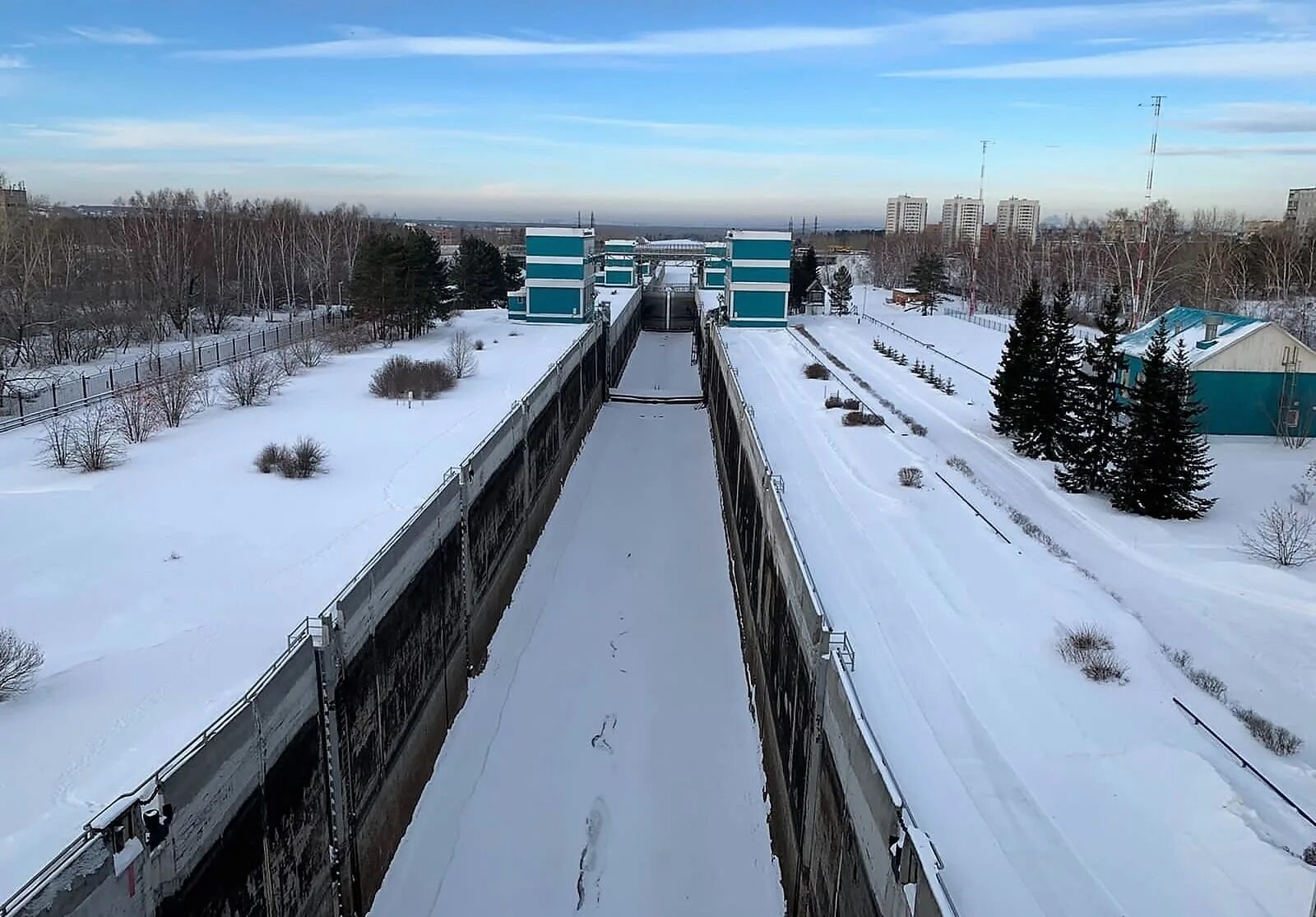 Шлюз новосибирск. Шлюз медицинский. Шлюз новосибирск новости. Шлюз новосибирского водохранилища. Камская гэс судоходные шлюзы.