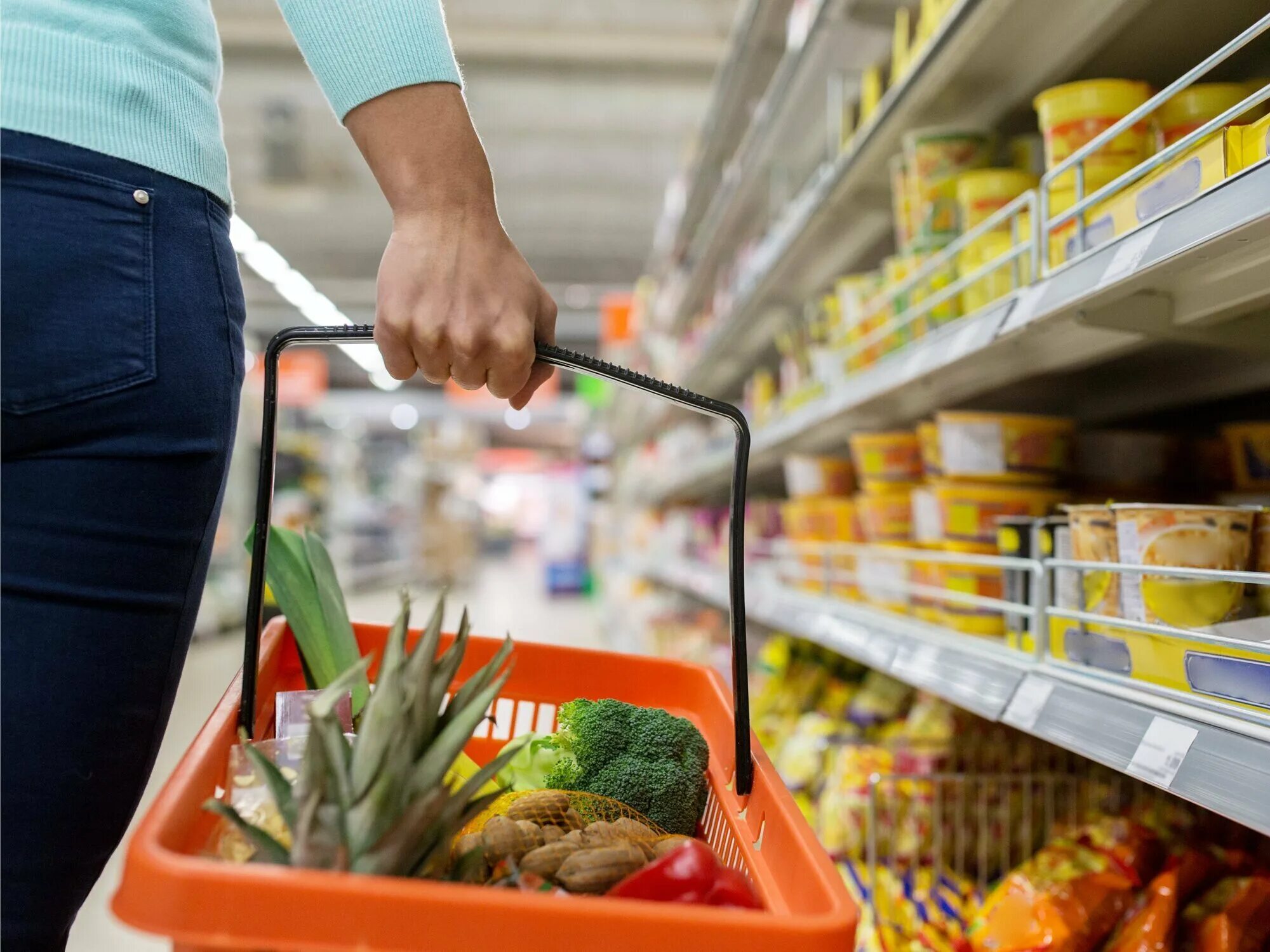 1 the new supermarket. Тележка с продуктами. Корзина с продуктами. Продуктовая корзина. Корзина с продуктами супермаркет.