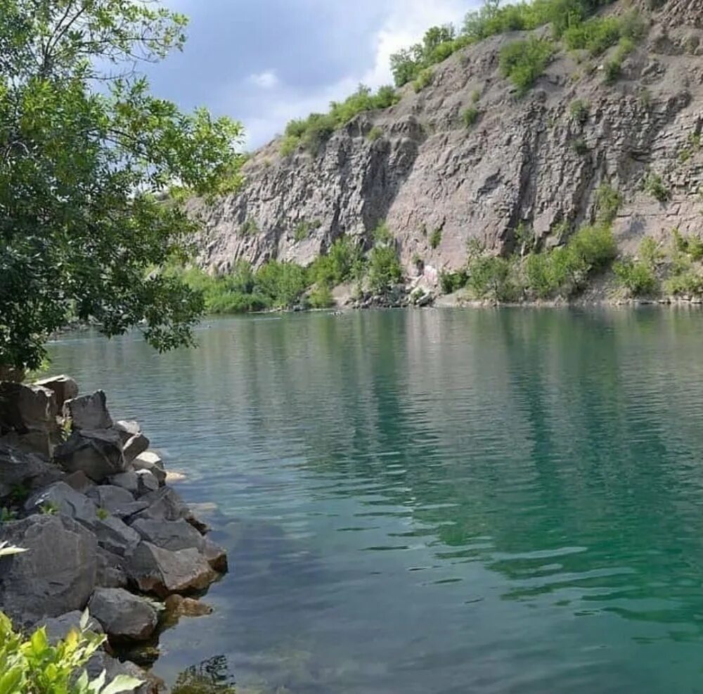 Красный сулин вода. Красный Сулин голубое озеро. Карьер красный Сулин Ростовская область. Каньон красный Сулин. Каньон красный Сулин Ростов-на-Дону.